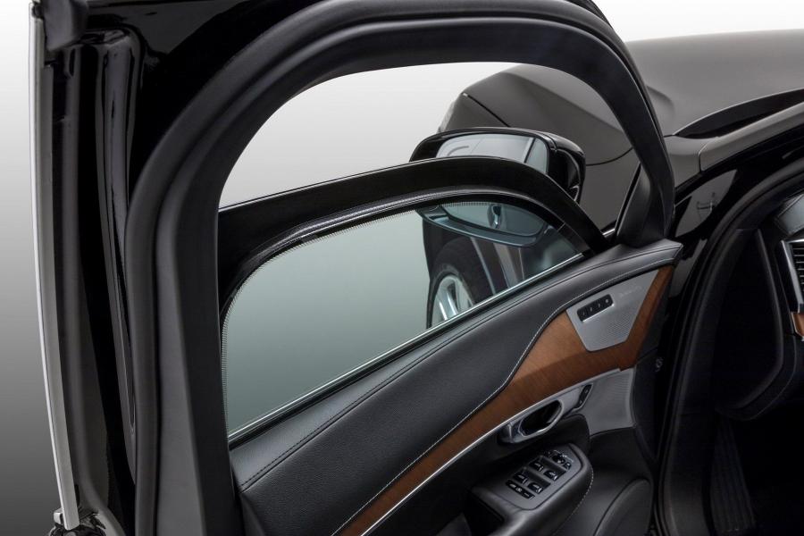 Детали интерьера Volvo XC90 Armoured 2019 года  (фото 8 из 11)